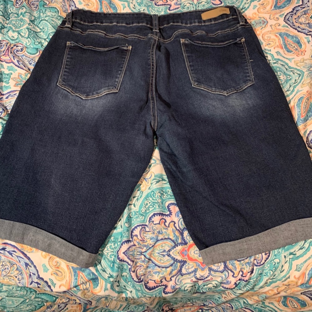 Shorts - Picture 2 of 3